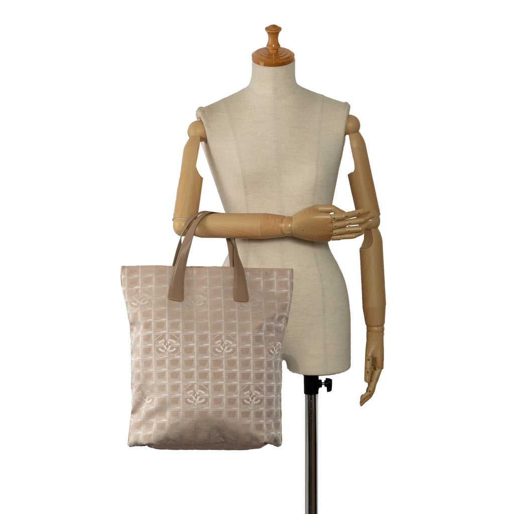 Chanel New Line Authenticated (Good) Fabric Brown Bag Nylon Tote Pre-Owned Travel Unisex Tote