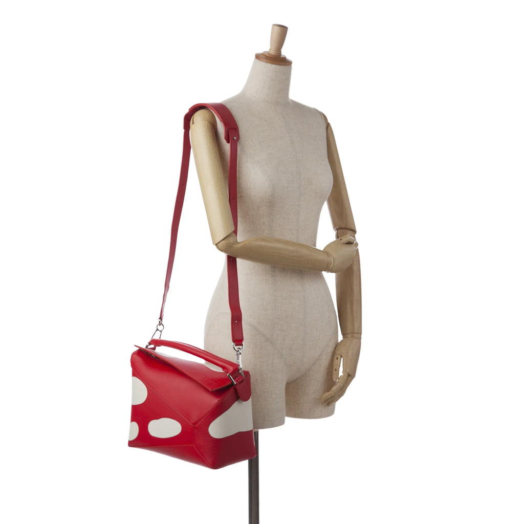 Red Puzzle (Good) Pre-Owned Authenticated Calf Mushroom Small Leather Satchel Edge Unisex LOEWE