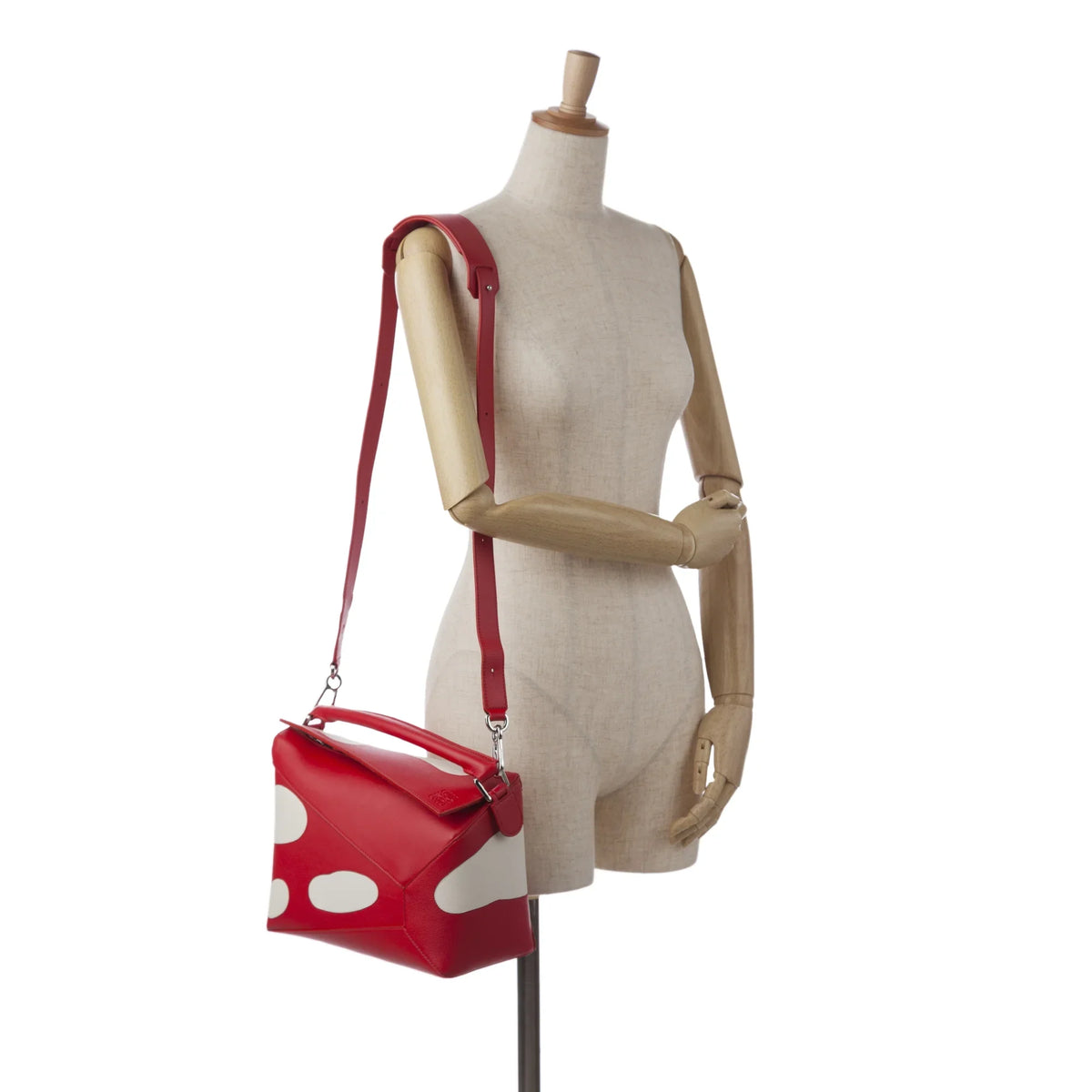 Red Puzzle (Good) Pre-Owned Authenticated Calf Mushroom Small Leather Satchel Edge Unisex LOEWE