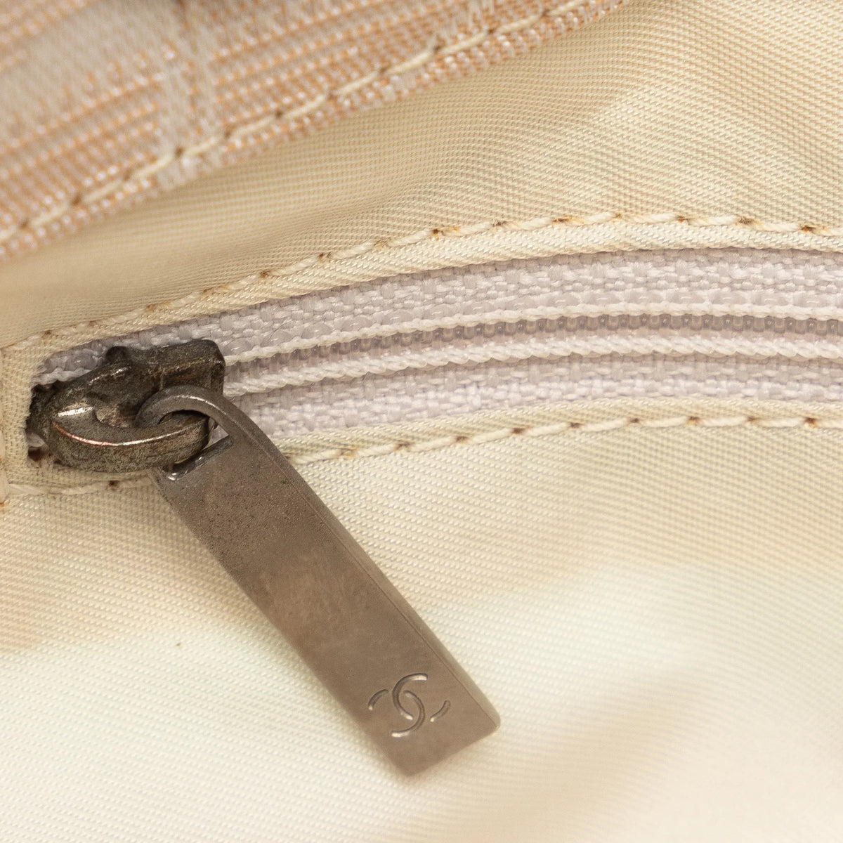 Chanel New Line Authenticated (Good) Fabric Brown Bag Nylon Tote Pre-Owned Travel Unisex Tote