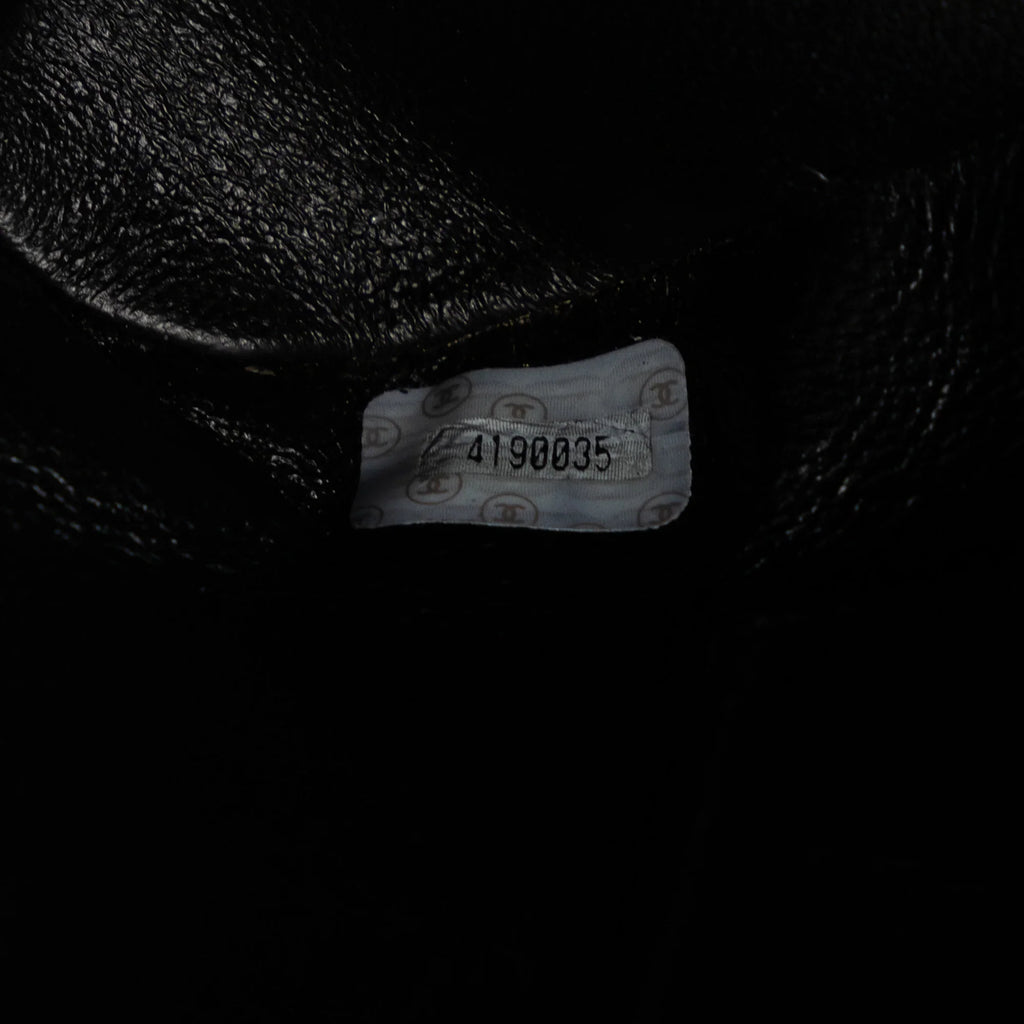 Pre-Owned Dome Leather Chanel Authenticated Quilted Shoulder Bag (Good) Unisex Black Lambskin