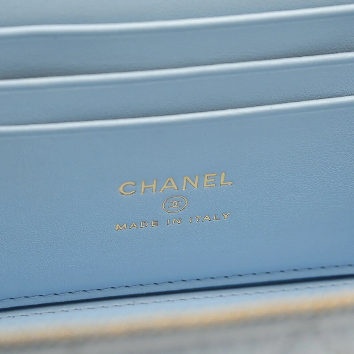 (Good) Pre-Owned Vanity Hardware Caviar Logo Gold Chanel Bag Handle AP2805 Blue Skin Shoulder