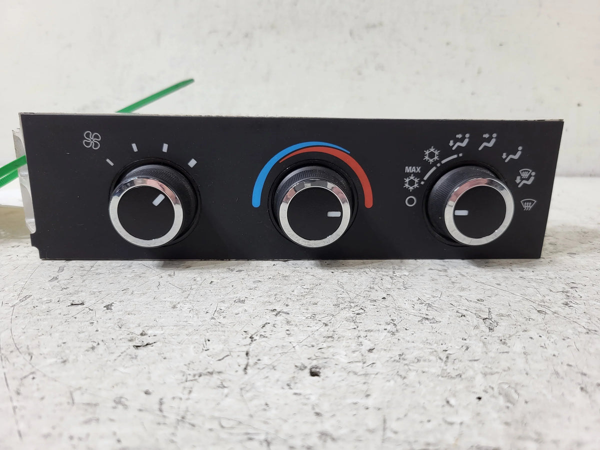Unit AC Express OEM LKQ Temperature (Good) Heat 3500 2017 Van Chevrolet Pre-Owned Control